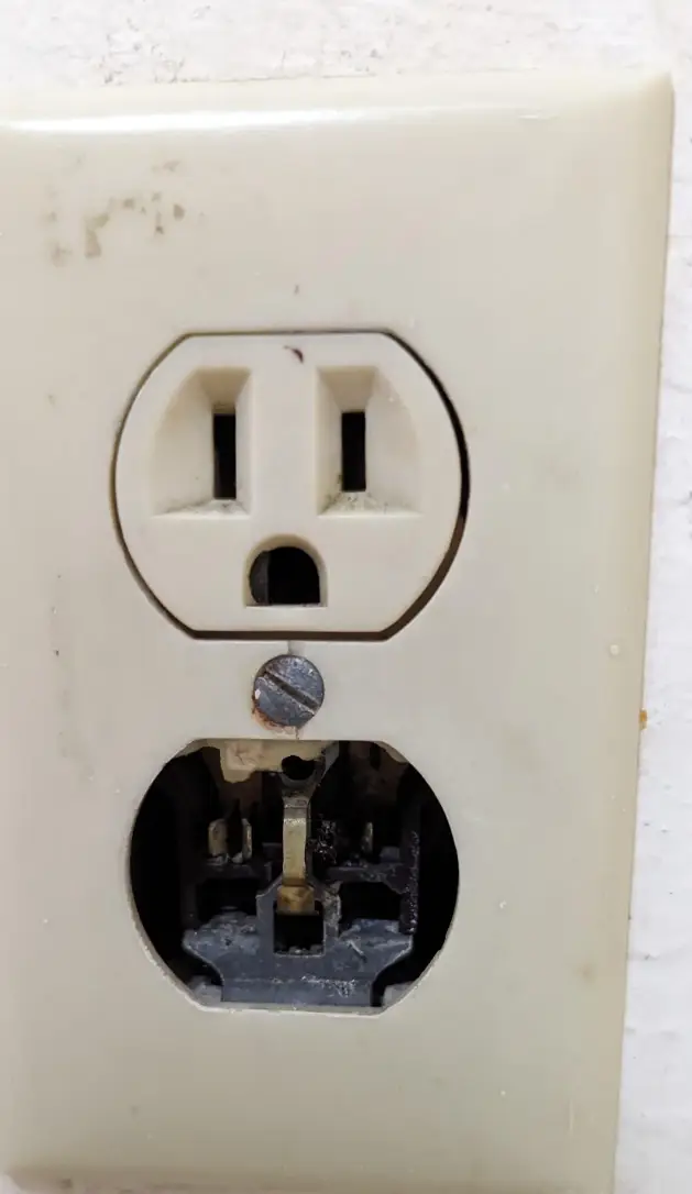 broken electrical outlet we replaced for a customer in Palm Coast